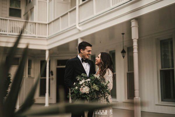 modern-classic-coronado-wedding-in-black-white-and-gold-brandi-potter-photography-18