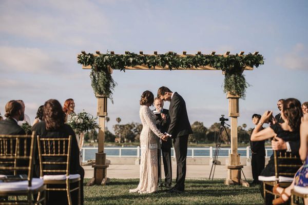 modern-classic-coronado-wedding-in-black-white-and-gold-brandi-potter-photography-9