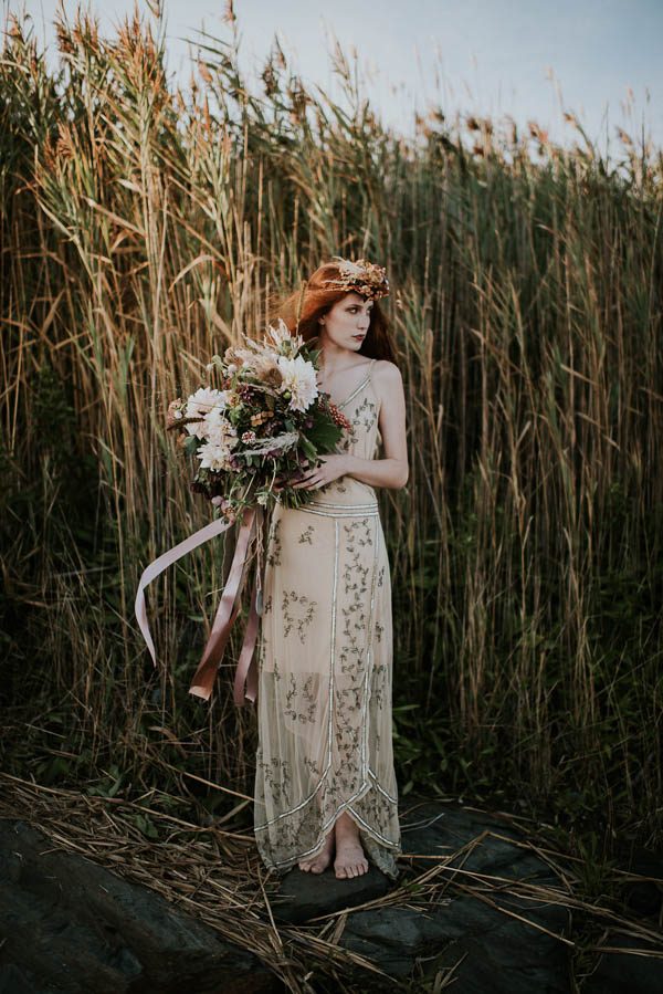 this-beachy-bridal-inspiration-has-a-moody-romantic-twist-allison-markova-photography-1