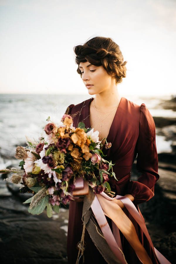 this-beachy-bridal-inspiration-has-a-moody-romantic-twist-allison-markova-photography-29