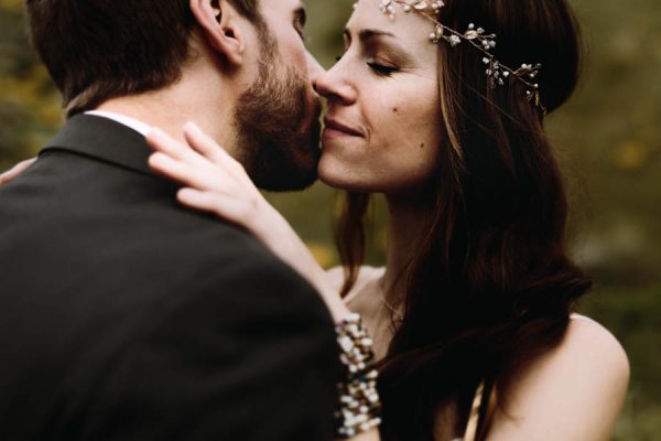 this-couple-took-a-romantic-mountain-hike-before-their-meridell-park-wedding-anni-graham-photography-15