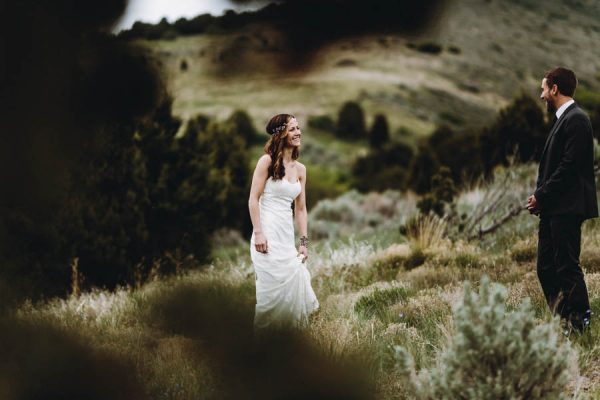 this-couple-took-a-romantic-mountain-hike-before-their-meridell-park-wedding-anni-graham-photography-2