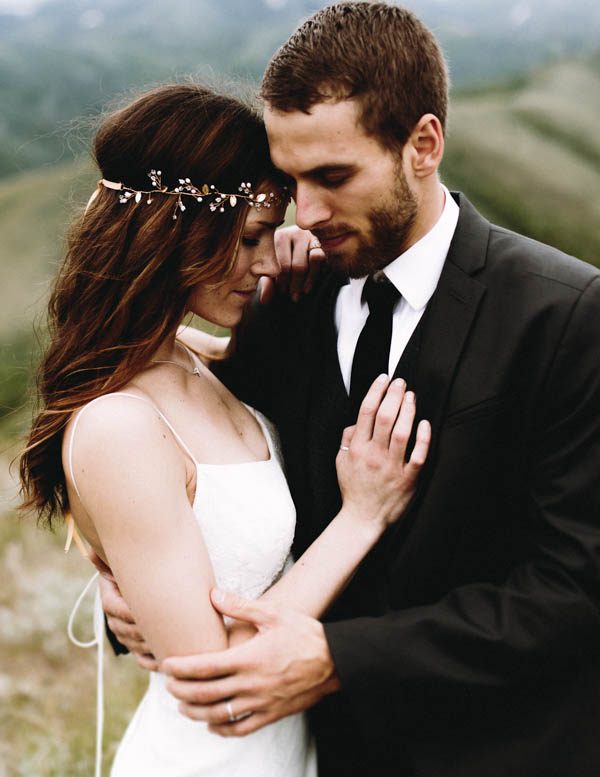 this-couple-took-a-romantic-mountain-hike-before-their-meridell-park-wedding-anni-graham-photography-20