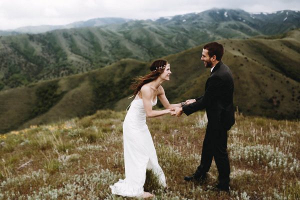 this-couple-took-a-romantic-mountain-hike-before-their-meridell-park-wedding-anni-graham-photography-24