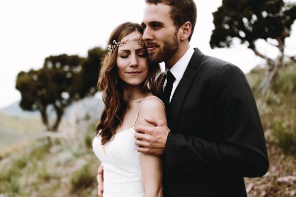 this-couple-took-a-romantic-mountain-hike-before-their-meridell-park-wedding-anni-graham-photography-25