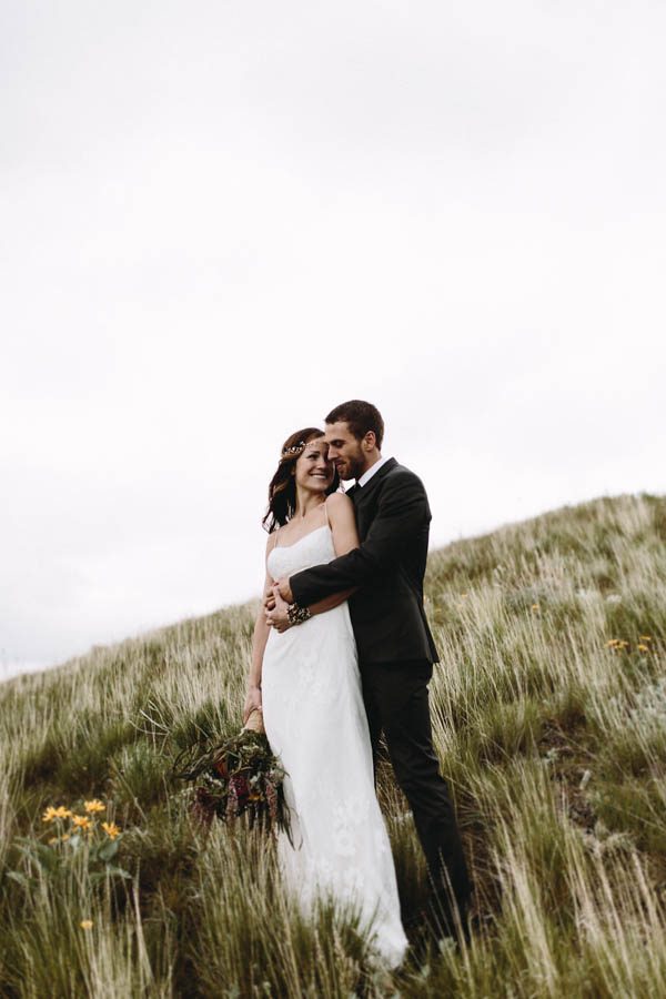 this-couple-took-a-romantic-mountain-hike-before-their-meridell-park-wedding-anni-graham-photography-28