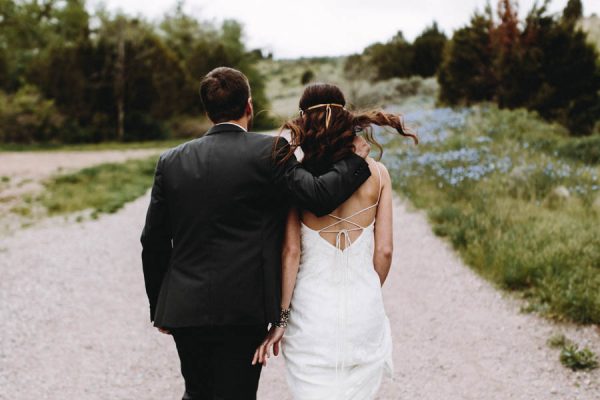 this-couple-took-a-romantic-mountain-hike-before-their-meridell-park-wedding-anni-graham-photography-8