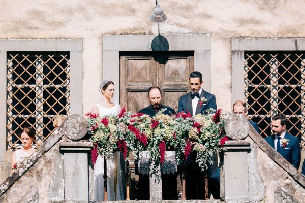 this-villa-catureglio-wedding-captured-the-magic-of-tuscany-for-out-of-town-guests-stefano-santucci-11