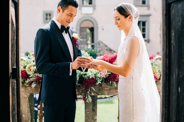 this-villa-catureglio-wedding-captured-the-magic-of-tuscany-for-out-of-town-guests-stefano-santucci-14