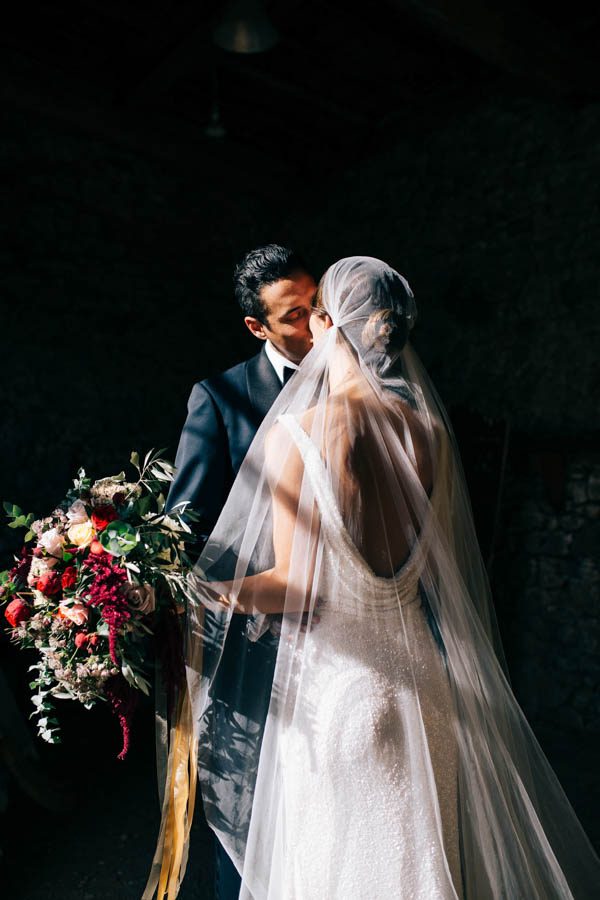 this-villa-catureglio-wedding-captured-the-magic-of-tuscany-for-out-of-town-guests-stefano-santucci-21