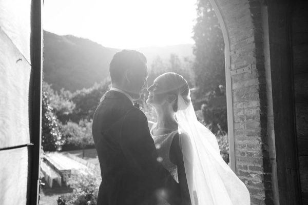 this-villa-catureglio-wedding-captured-the-magic-of-tuscany-for-out-of-town-guests-stefano-santucci-34