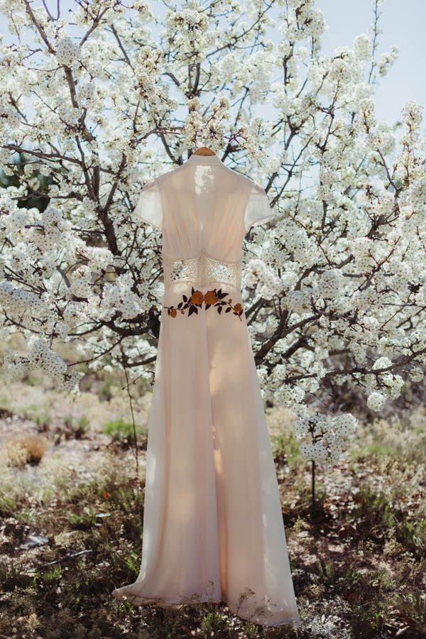 vintage-inspired-sedona-elopement-at-yavapai-point-overlooking-bell-rock-andy-roberts-photography-2