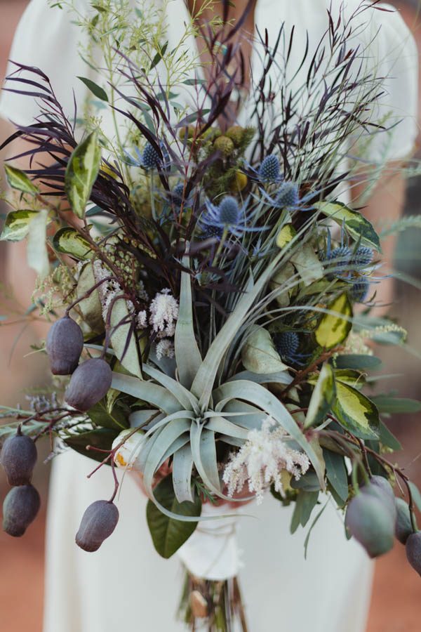 vintage-inspired-sedona-elopement-at-yavapai-point-overlooking-bell-rock-andy-roberts-photography-30