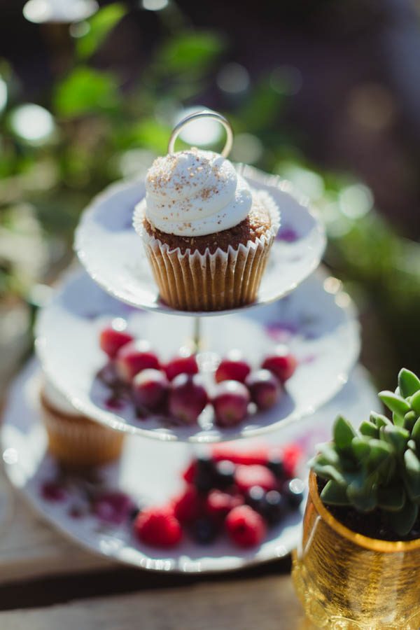 vintage-inspired-sedona-elopement-at-yavapai-point-overlooking-bell-rock-andy-roberts-photography-47