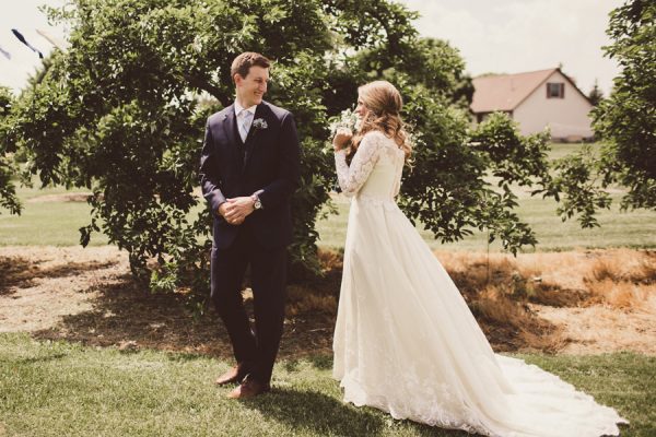 baby-blue-michigan-wedding-on-an-apple-orchard-5