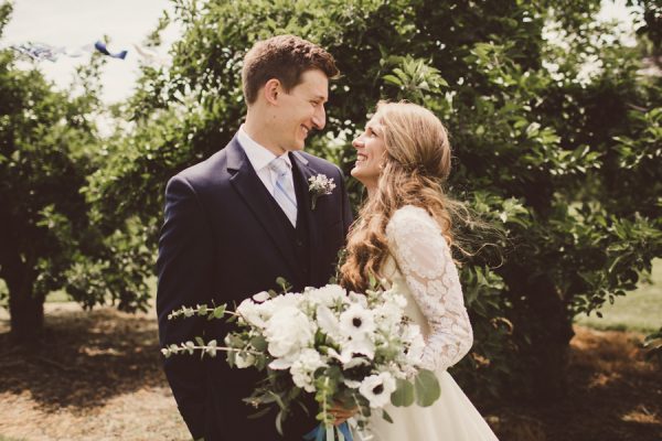 baby-blue-michigan-wedding-on-an-apple-orchard-7