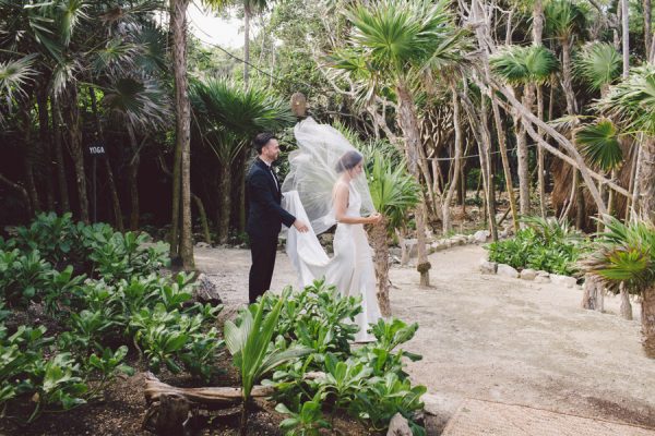 elegant-tulum-destination-wedding-in-black-white-10