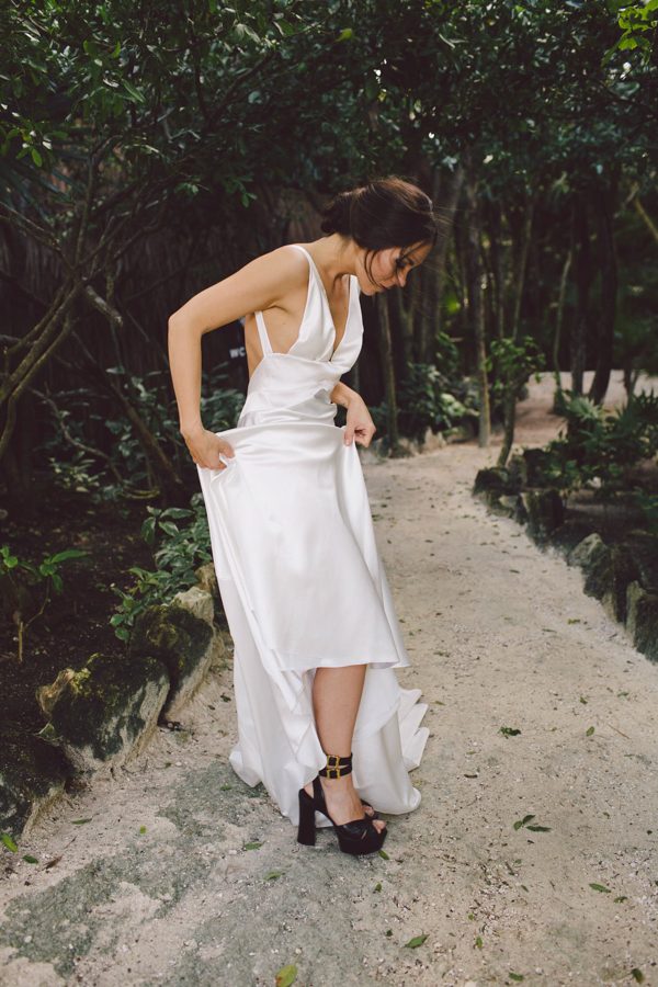 elegant-tulum-destination-wedding-in-black-white-15