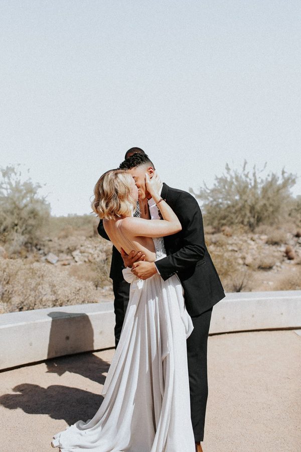 fashion-forward-scottsdale-wedding-in-black-grey-and-rose-gold-20