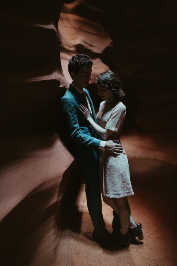 impossibly-adorable-antelope-canyon-and-horseshoe-bend-engagement-session-12