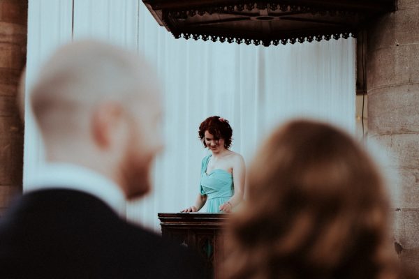 this-couple-said-i-do-in-a-big-way-at-their-leeds-wedding-13