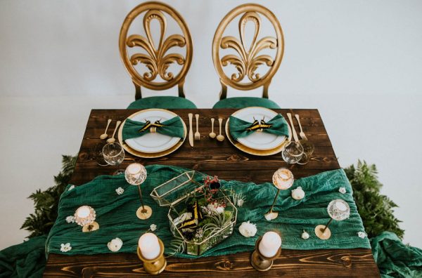 we-guarantee-youll-get-butterflies-over-this-dreamy-emerald-wedding-inspiration-5