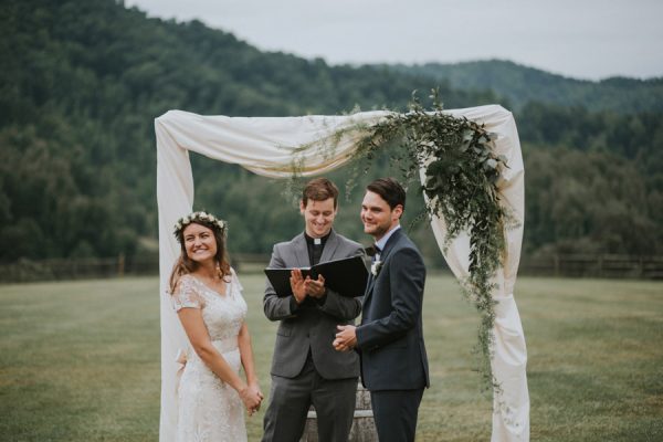 we-love-how-this-couple-incorporated-their-dog-into-their-asheville-wedding-4