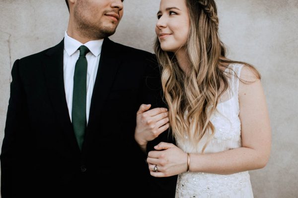 black-and-emerald-texas-wedding-at-olde-dobbin-station-joseph-west-12