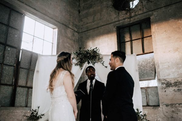 black-and-emerald-texas-wedding-at-olde-dobbin-station-joseph-west-17