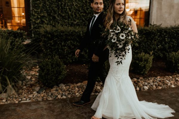 black-and-emerald-texas-wedding-at-olde-dobbin-station-joseph-west-20