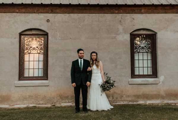 black-and-emerald-texas-wedding-at-olde-dobbin-station-joseph-west-23