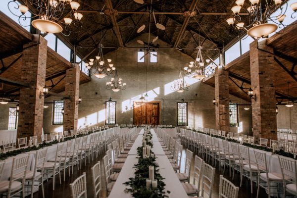 black-and-emerald-texas-wedding-at-olde-dobbin-station-joseph-west-32