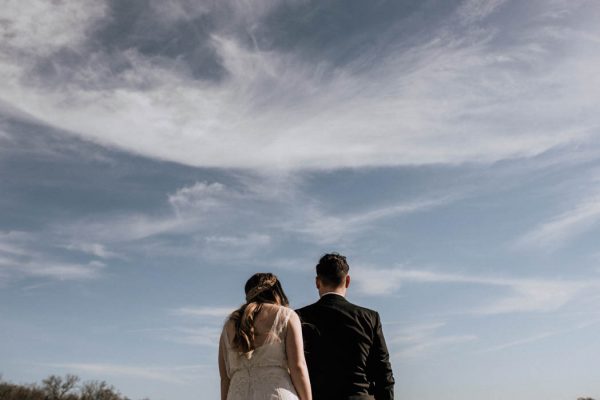 black-and-emerald-texas-wedding-at-olde-dobbin-station-joseph-west-9