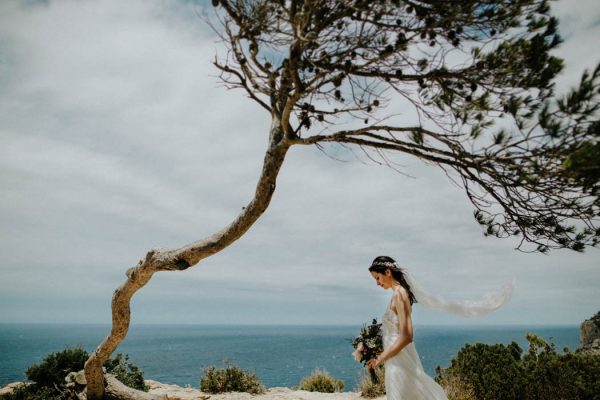 effortless-cliffside-wedding-in-ibiza-sascha-kraemer-26