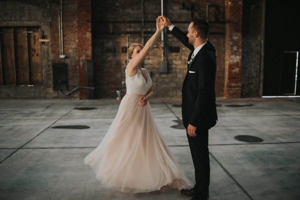 indoor-garden-wedding-at-thompsons-point-in-portland-maine-cortney-vamvakias-photography-27