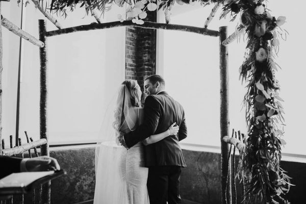 modern-romantic-portland-wedding-at-leftbank-annex-olivia-strohm-photography-52