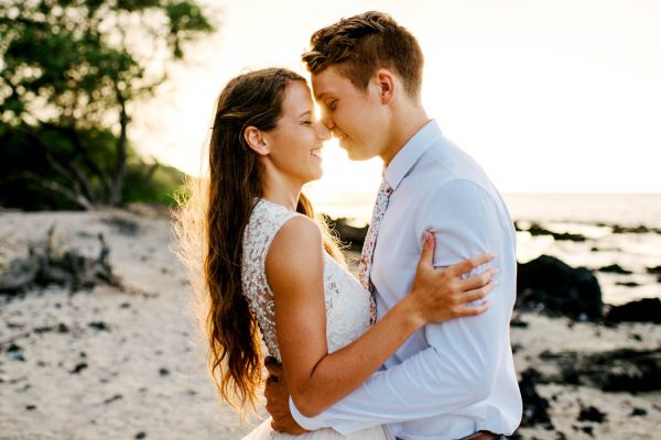 rugged-hawaiian-wedding-photos-on-the-big-island-karina-and-maks-9