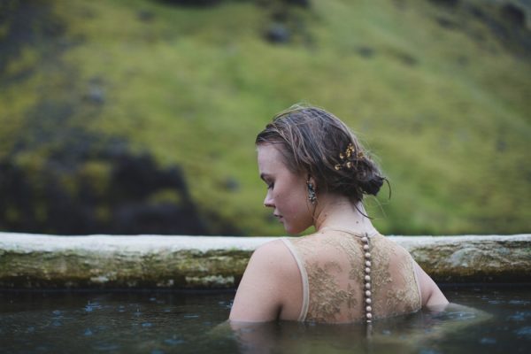 beautifully-wild-iceland-bridal-inspiration-11