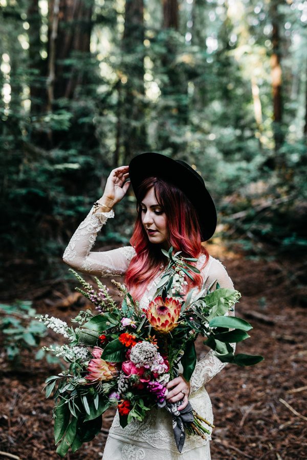 calling-all-cool-brides-and-grooms-this-hip-big-sur-elopement-is-for-you-8-600x900