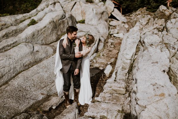 cozy-alaska-wedding-at-the-historic-skagway-inn-11