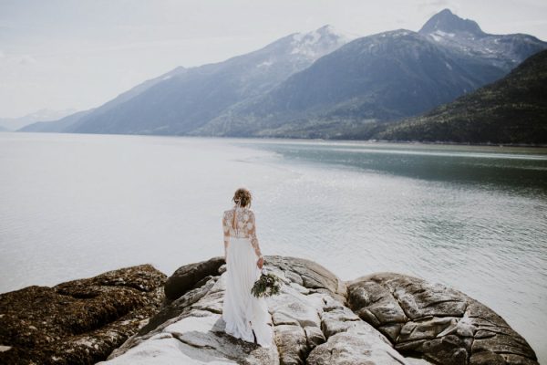 cozy-alaska-wedding-at-the-historic-skagway-inn-16