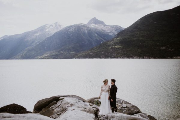 cozy-alaska-wedding-at-the-historic-skagway-inn-22