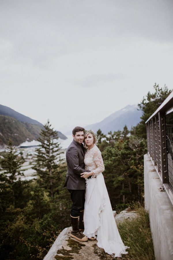 cozy-alaska-wedding-at-the-historic-skagway-inn-32