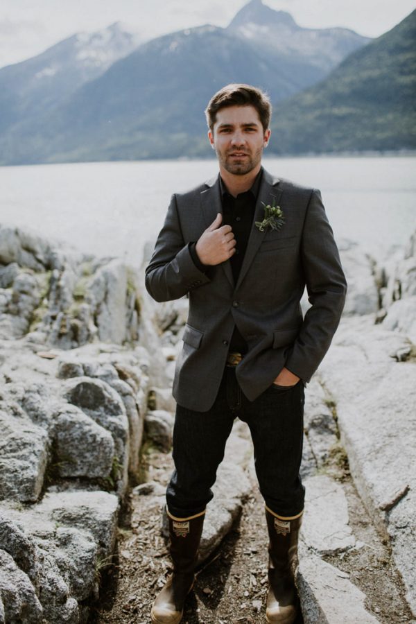 cozy-alaska-wedding-at-the-historic-skagway-inn-9