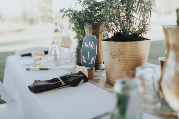 enchanting-british-columbia-wedding-with-a-touch-of-retro-vibes-33