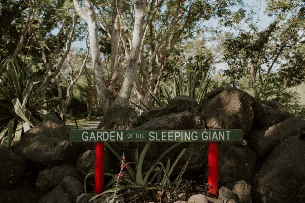 glamorous-fiji-wedding-at-the-garden-of-the-sleeping-giant-1