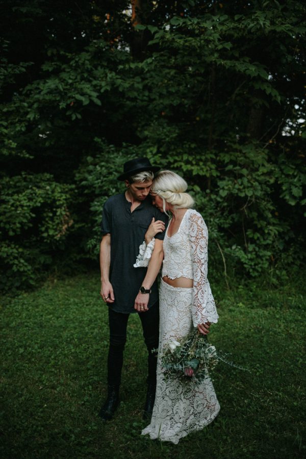 Laid-Back Golden Hour Wedding in Indiana | Junebug Weddings