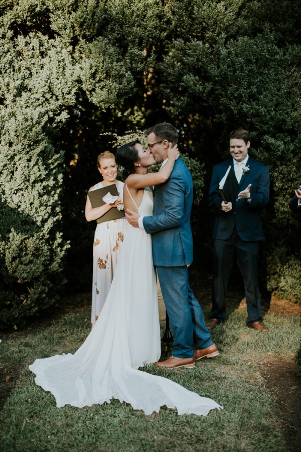 Minimalist and Budget-Friendly Wedding at Oatlands Historic House and ...