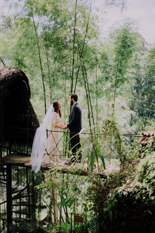 picture-perfect-bali-destination-wedding-at-bambu-indah-12