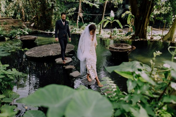 picture-perfect-bali-destination-wedding-at-bambu-indah-17
